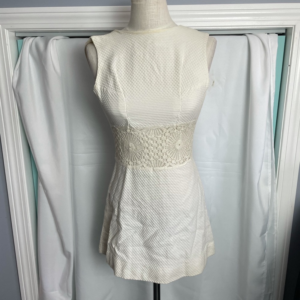 Retro style White Lace Dress size fits size xs
